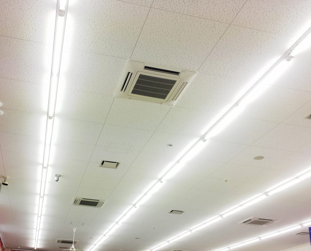 天井張り替え作業