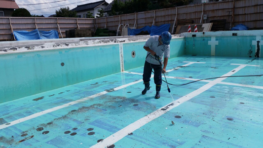 須坂市　プール塗装工事 写真
