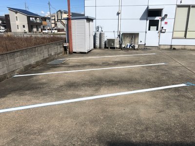 長野市高田でコンクリート駐車場の白線引きを行いました 写真