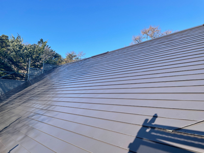 軽井沢町軽井沢でスレート屋根の葺き替え工事を行いました『ガルバニウム鋼板』 写真