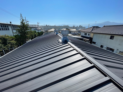 長野市石渡で金属屋根をガルバニウム鋼板でカバー工法を行いました After 写真