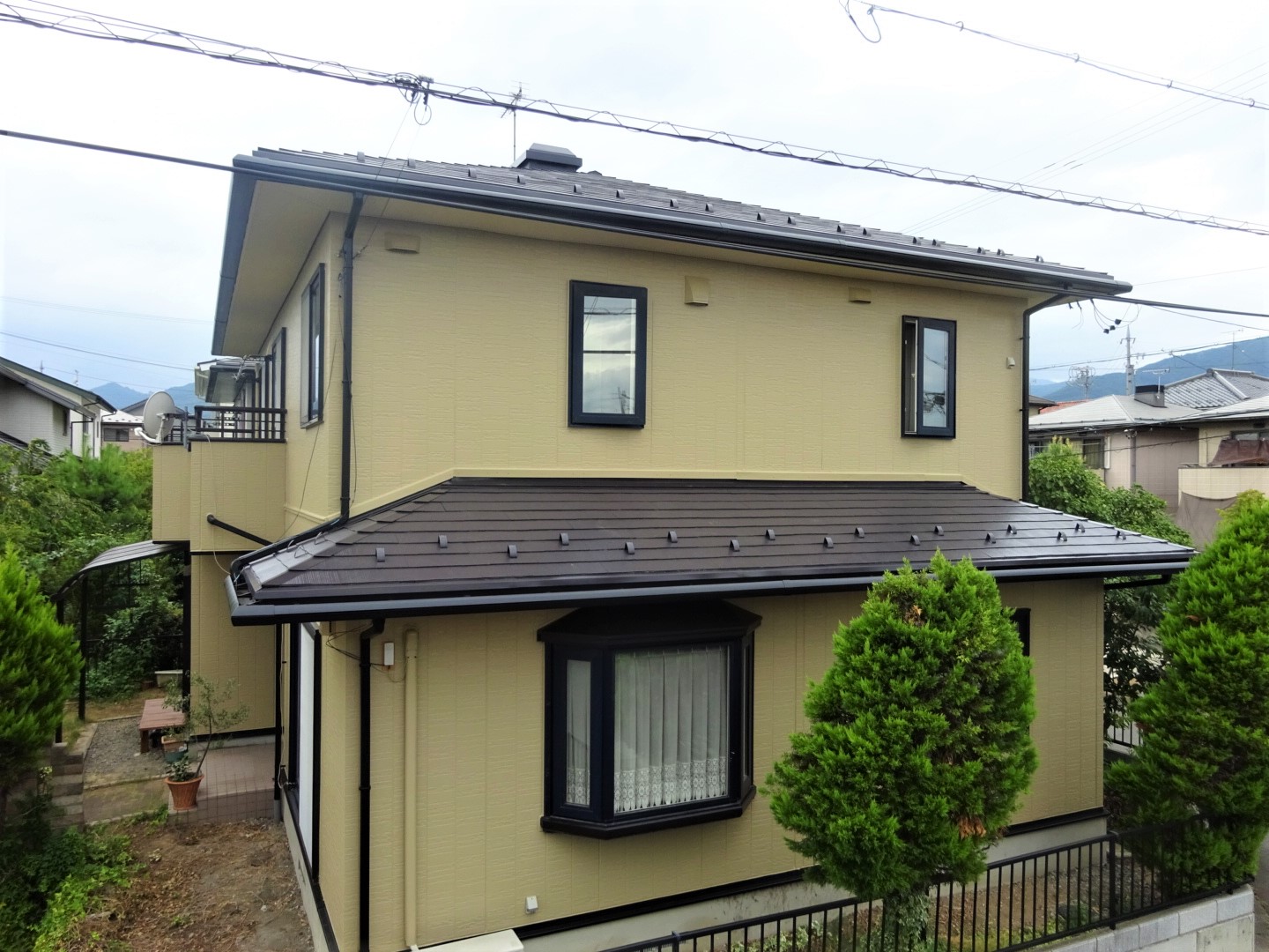 長野市稲田で、窯業系サイディング外壁とスレート屋根の塗装を行いました 写真