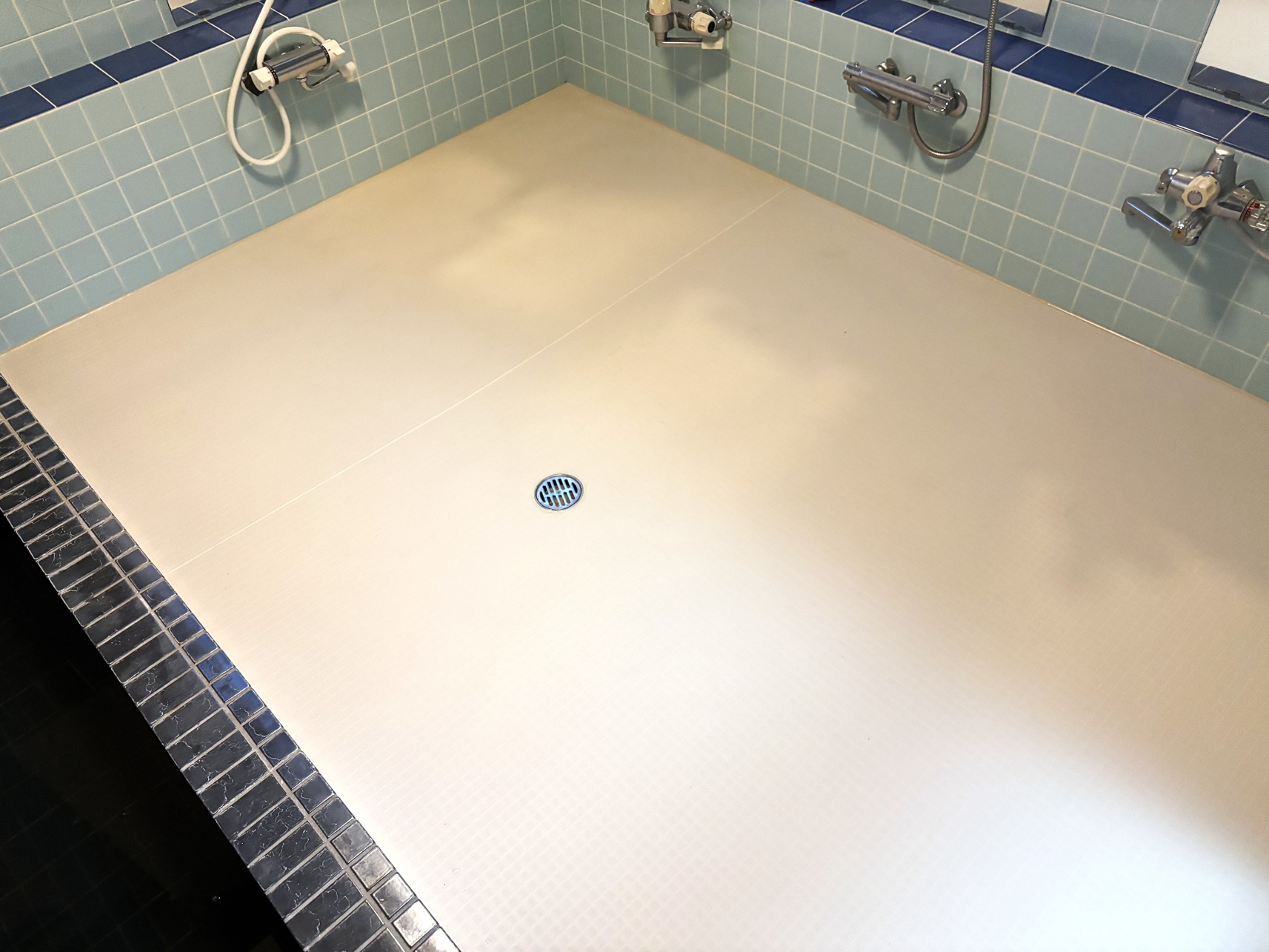 小谷村　宿泊施設　浴室床リフォーム工事 写真