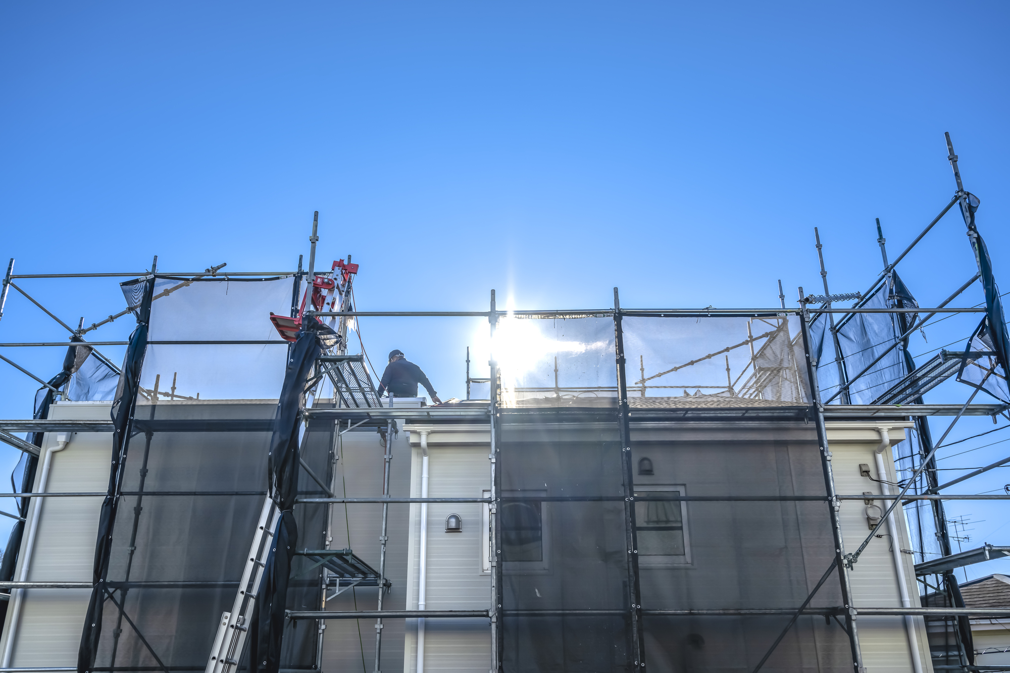 工場・集合住宅にも最適｜高機能外壁用遮熱塗料『シャネツロック』の 